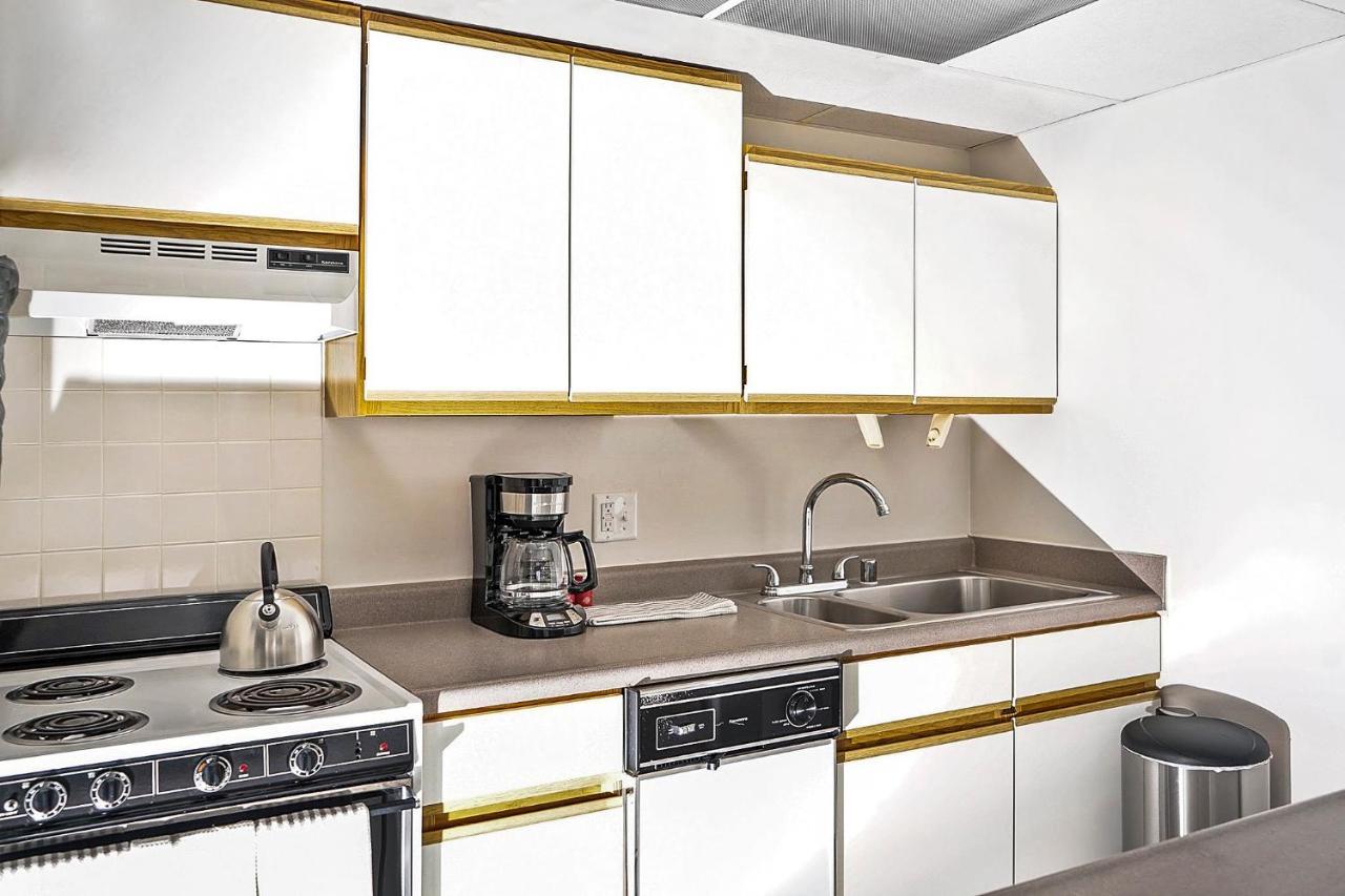 Short Term Rentals At The Park At Trowbridge Senior Community Southfield Zewnętrze zdjęcie